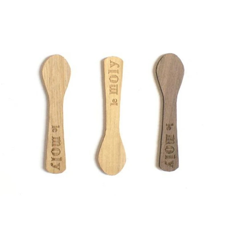 Petite spatule en bois cosmétique
